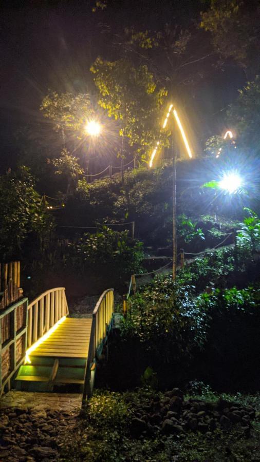 Penginapan Segitiga 2 Bandung Ngoại thất bức ảnh